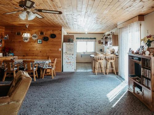 996 Redditt Road, Kenora, ON - Indoor Photo Showing Other Room