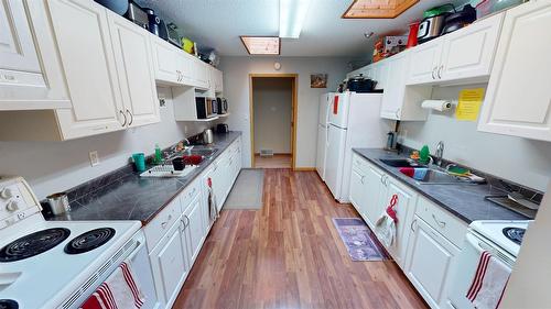 821 Westwood Drive, Cranbrook, BC - Indoor Photo Showing Kitchen