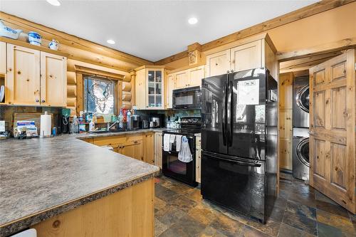 128 River Bend Lane, Kimberley, BC - Indoor Photo Showing Kitchen With Double Sink