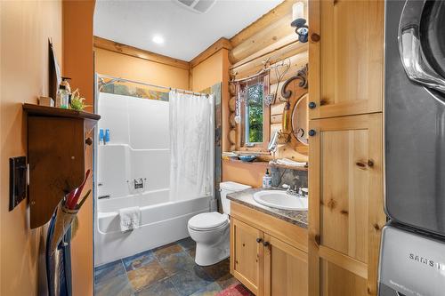 128 River Bend Lane, Kimberley, BC - Indoor Photo Showing Bathroom