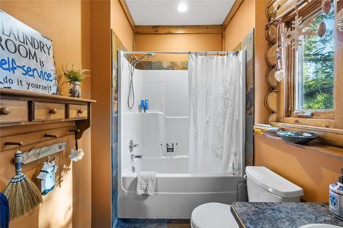 128 River Bend Lane, Kimberley, BC - Indoor Photo Showing Bathroom