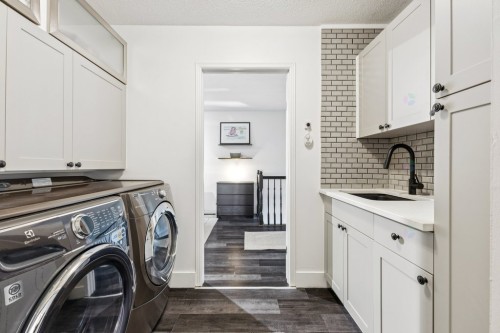 Salle de lavage - 29 Ch. Dunn, Chelsea, QC - Indoor Photo Showing Laundry Room