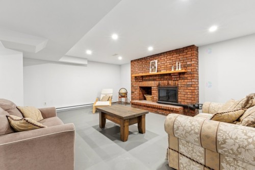 Salle familiale - 29 Ch. Dunn, Chelsea, QC - Indoor Photo Showing Basement With Fireplace