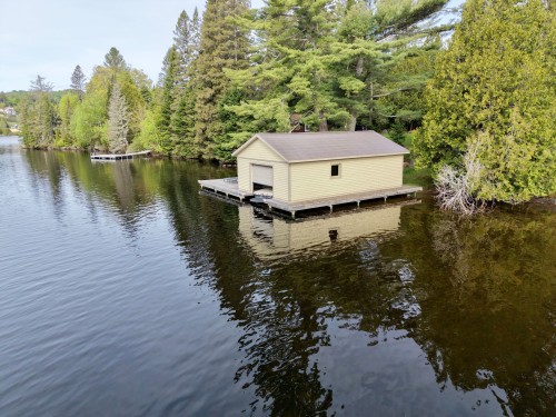 Bord de l'eau - 1519 Ch. Du Minto, Saint-Adolphe-D'Howard, QC 