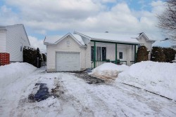 37 Rue de Louviers  Blainville, QC J7C 4X7