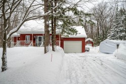 122 Rue Carmen  Saint-Colomban, QC J5K 1G5