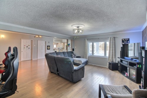 Salon - 471 11E Avenue, Barraute, QC - Indoor Photo Showing Living Room