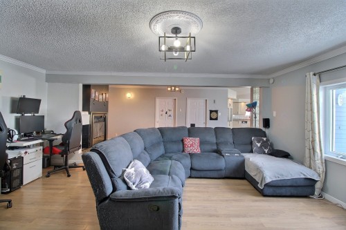 Salon - 471 11E Avenue, Barraute, QC - Indoor Photo Showing Living Room