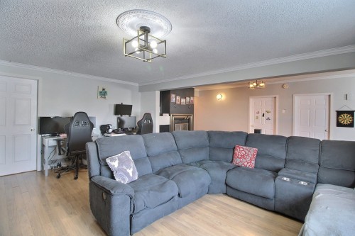 Salon - 471 11E Avenue, Barraute, QC - Indoor Photo Showing Living Room
