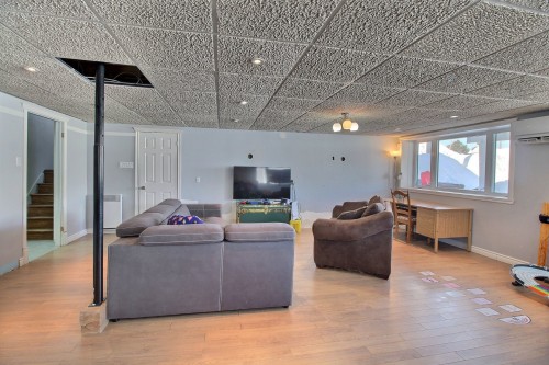 Salle familiale - 471 11E Avenue, Barraute, QC - Indoor