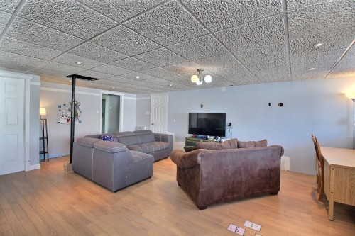 Salle familiale - 471 11E Avenue, Barraute, QC - Indoor