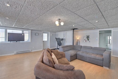 Salle familiale - 471 11E Avenue, Barraute, QC - Indoor