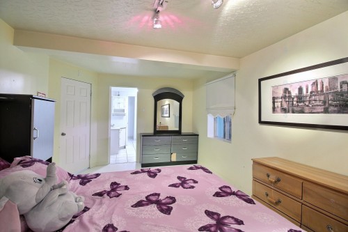 Chambre à coucher - 471 11E Avenue, Barraute, QC - Indoor Photo Showing Bedroom