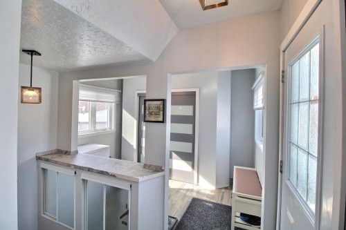 Hall d'entrée/Vestibule - 471 11E Avenue, Barraute, QC - Indoor Photo Showing Other Room