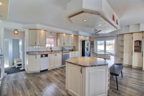 Cuisine - 471 11E Avenue, Barraute, QC - Indoor Photo Showing Kitchen With Upgraded Kitchen