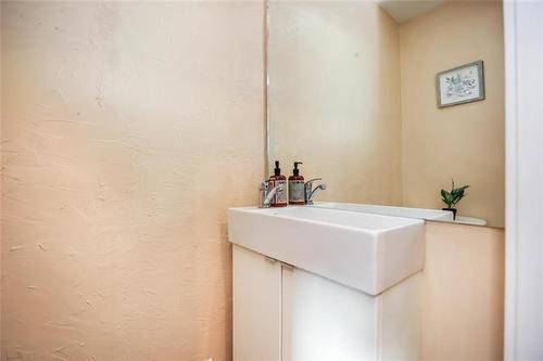 619 Rathgar Ave, Winnipeg, MB 