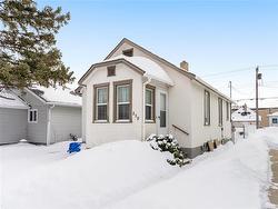 230 Forrest AVE  Winnipeg, MB R2V 1K1