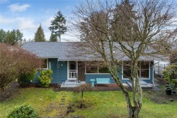 275 Pioneer Cres  Parksville, BC V9P 1V5