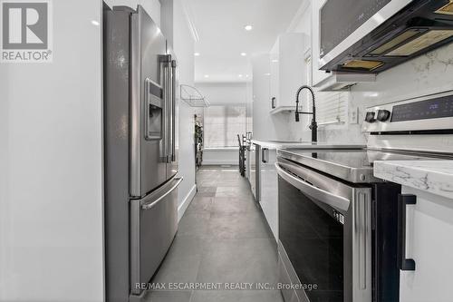 33 Panorama Way, Hamilton, ON - Indoor Photo Showing Kitchen With Stainless Steel Kitchen With Upgraded Kitchen