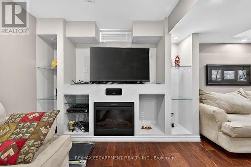 33 Panorama Way, Hamilton, ON - Indoor Photo Showing Living Room With Fireplace