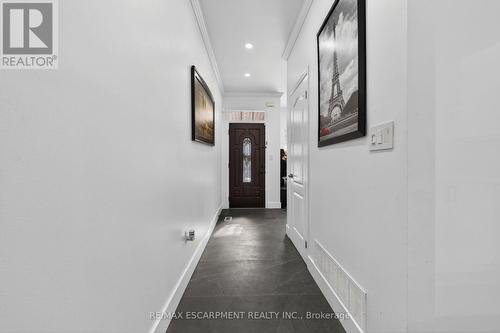 33 Panorama Way, Hamilton, ON - Indoor Photo Showing Other Room