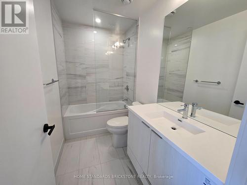4711 - 8 Interchange Way, Vaughan, ON - Indoor Photo Showing Bathroom