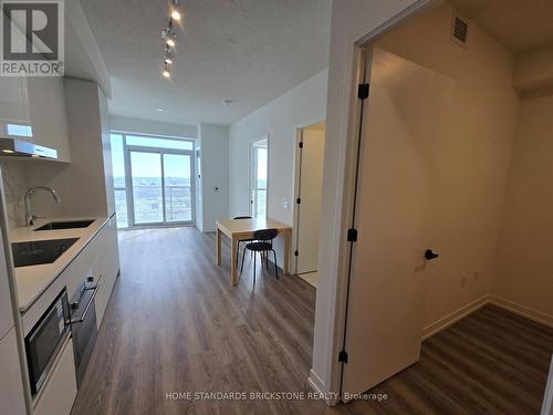 4711 - 8 Interchange Way, Vaughan, ON - Indoor Photo Showing Kitchen