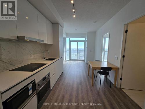 4711 - 8 Interchange Way, Vaughan, ON - Indoor Photo Showing Kitchen