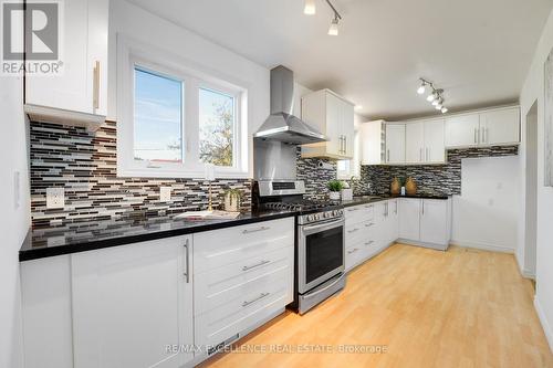 3692 Crabtree Crescent, Mississauga, ON - Indoor Photo Showing Kitchen With Upgraded Kitchen