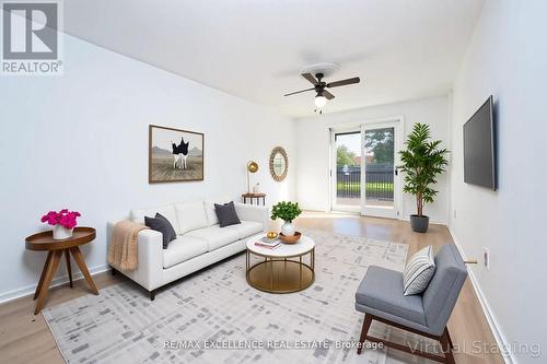 3692 Crabtree Crescent, Mississauga, ON - Indoor Photo Showing Living Room