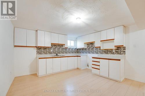3692 Crabtree Crescent, Mississauga, ON - Indoor Photo Showing Kitchen With Double Sink