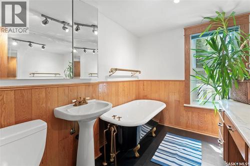 1018 Aird Street, Saskatoon, SK - Indoor Photo Showing Bathroom