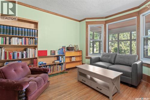 1018 Aird Street, Saskatoon, SK - Indoor Photo Showing Living Room
