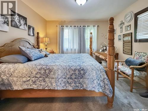 415 6Th Avenue Se, Swift Current, SK - Indoor Photo Showing Bedroom