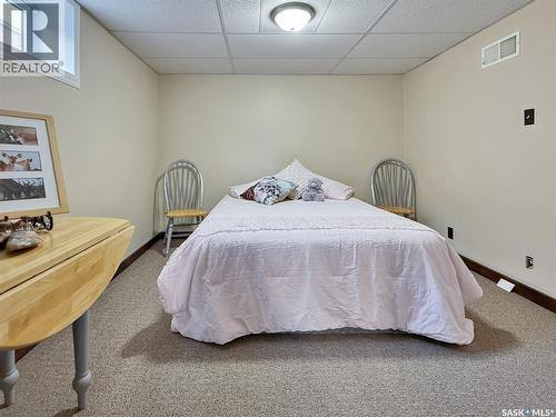 415 6Th Avenue Se, Swift Current, SK - Indoor Photo Showing Bedroom