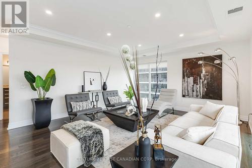 809 - 505 Talbot Street, London East (East F), ON - Indoor Photo Showing Living Room