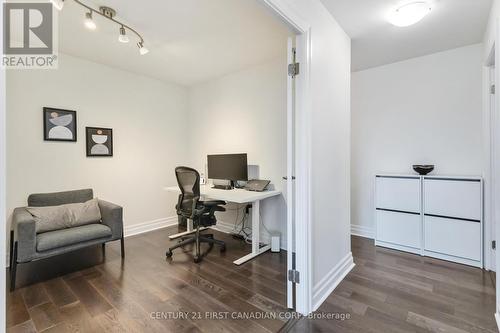 809 - 505 Talbot Street, London East (East F), ON - Indoor Photo Showing Office