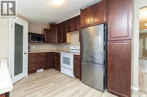 325 S AVENUE S  Saskatoon, SK S7M 3A1