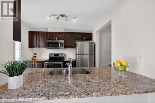 126 Grenadine Street, Ottawa, ON - Indoor Photo Showing Kitchen With Stainless Steel Kitchen With Double Sink With Upgraded Kitchen