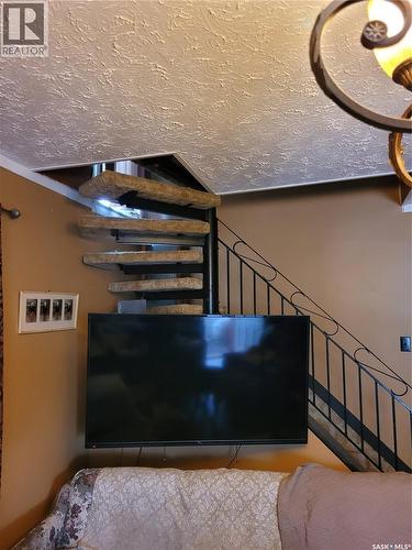 105 Amherst Street, Govan, SK - Indoor