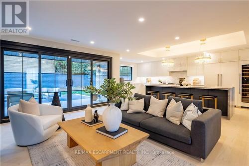 841 Danforth Place, Burlington, ON - Indoor Photo Showing Living Room