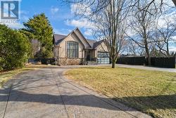 3168 LAKESHORE ROAD W  Oakville, ON L6L 1J6