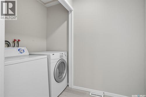 42 Aitken Crescent, Regina, SK - Indoor Photo Showing Laundry Room