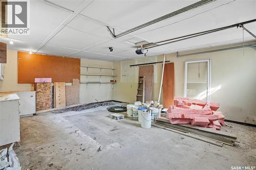 42 Aitken Crescent, Regina, SK - Indoor Photo Showing Garage