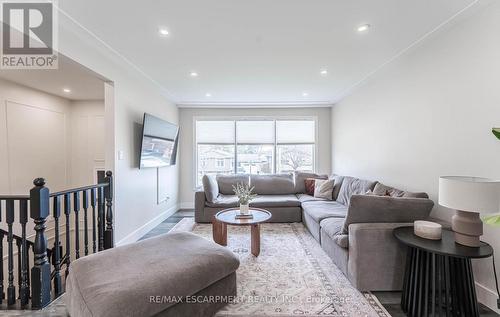 55 Juanita Drive, Hamilton, ON - Indoor Photo Showing Living Room