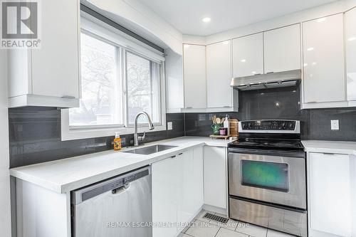 55 Juanita Drive, Hamilton, ON - Indoor Photo Showing Kitchen