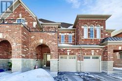 7 PAPER MILLS CRESCENT  Richmond Hill, ON L4E 0V5