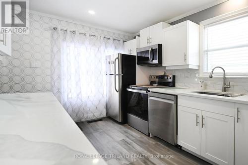 457 Boler Road, London South (South K), ON - Indoor Photo Showing Kitchen With Double Sink
