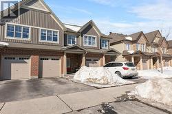 813 MIIKANA ROAD  Ottawa, ON K1X 0G5