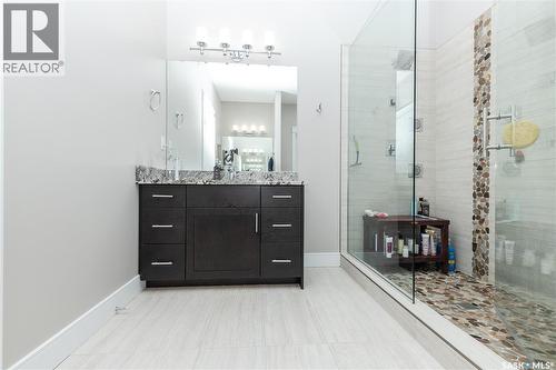 670 Atton Crescent, Saskatoon, SK - Indoor Photo Showing Bathroom